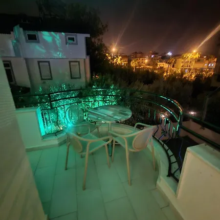 Turkuaz Sitesi 2 Odali Esyali Ve Havuzlu Manzarali Kisi Fiyati Degil Fiyati Appartement Side