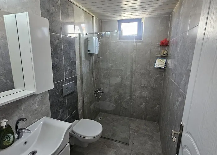 Turkuaz Sitesi 2 Odalı Eşyalı Ve Havuzlu Manzaralı Kişi Fiyatı Değil Fiyatı *