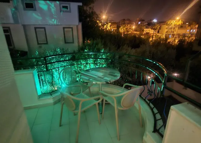 Turkuaz Sitesi 2 Odali Esyali Ve Havuzlu Manzarali Kisi Fiyati Degil Fiyati Apartman Side