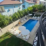Turkuaz Sitesi 2 Odali Esyali Ve Havuzlu Manzarali Kisi Fiyati Degil Fiyati 公寓 锡德
